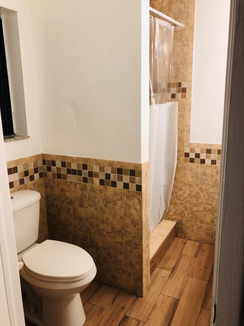 ليك وورث Sunny Palms Inn المظهر الخارجي الصورة