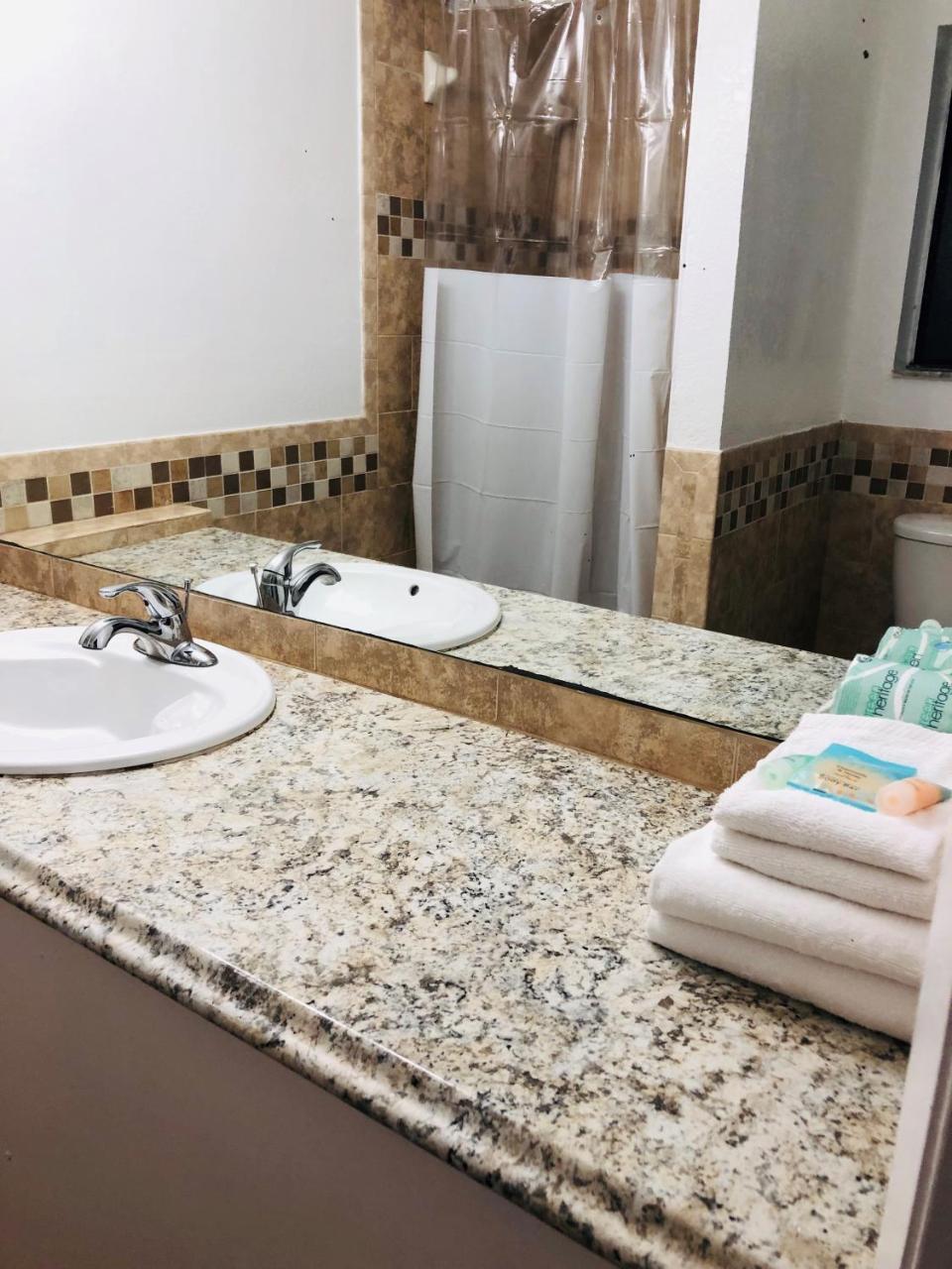ليك وورث Sunny Palms Inn المظهر الخارجي الصورة