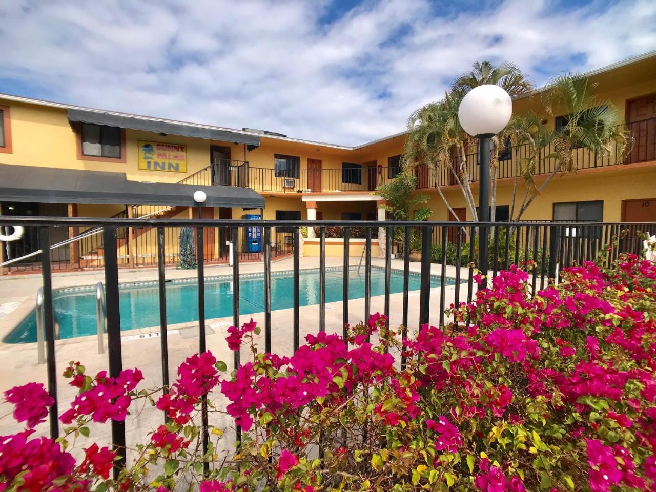 ليك وورث Sunny Palms Inn المظهر الخارجي الصورة